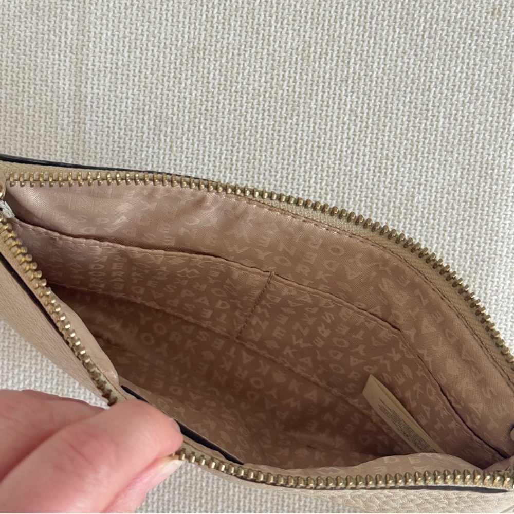KATE SPADE | CHRISSY BEIGE PEBBLED LEATHER WRISTLET WALLET QUIET LUXURY PURSE - Picture 4 of 5